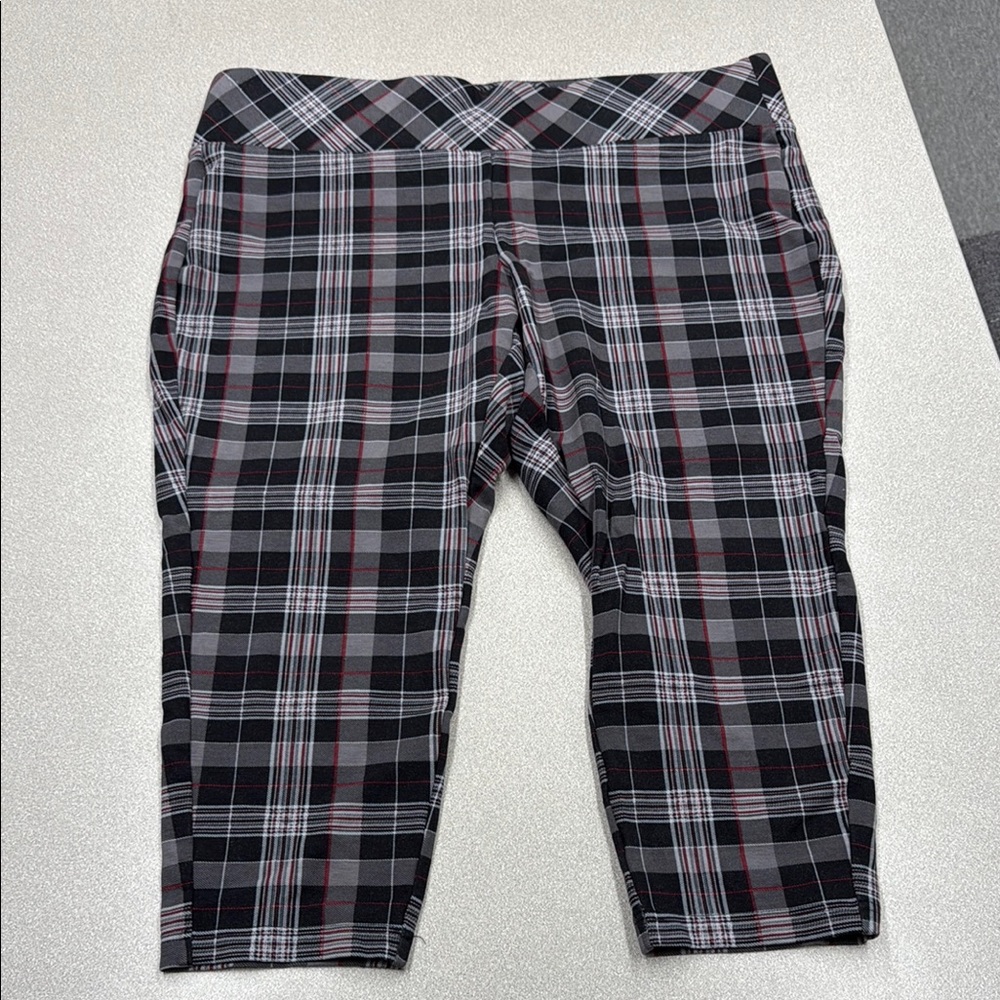 Torrid Black and Gray Checkered Capris